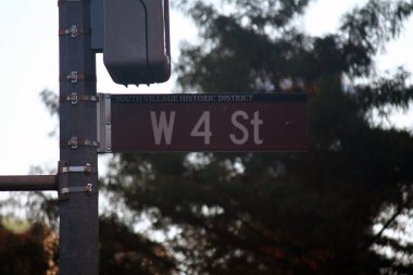 New York 'ta Batı 4. Cadde kahverengi trafik işareti