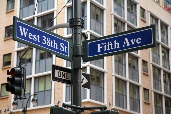 Blue West 38Th Street Fifth Avenue Historic Sign Midtown Manhattan — Stock Photo, Image
