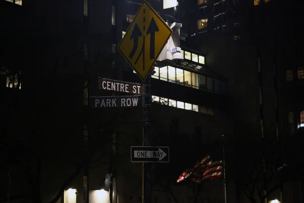 ニューヨークのミッドタウン マンハッタンにあるブラウン センター ストリートとパーク ロウの歴史的標識 — ストック写真