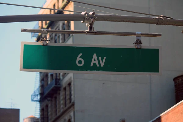 맨해튼의 거리에 기둥에 표지판 — 스톡 사진