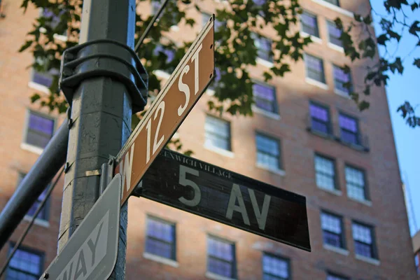 뉴욕의 미드타운 맨해튼에 브라운 웨스트 번가의 역사적 — 스톡 사진