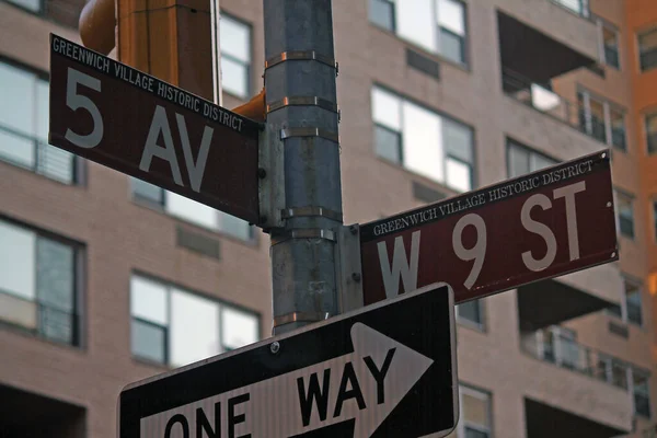 Brown West 9Th Street Und 5Th Avenue Modezeichen Midtown Manhattan — Stockfoto