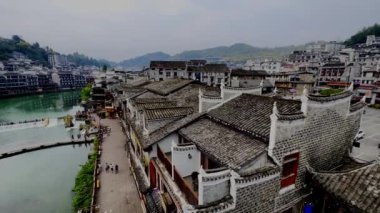 Fenghuang Kontluğu, Çin 'in Hunan eyaletinde yer alan bir kontluktur..