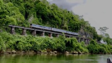 İkinci Dünya Savaşı sırasında inşa edilen Ölüm Demiryolu, Tayland 'ın Kanchanaburi Eyaleti' nde bulunmaktadır..