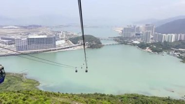 Ngong Ping 360, Hong Kong - 14 Nisan 2024 - Ngong Ping 360, Hong Kong 'daki Lantau Adası' nda bulunan çift kablo teleferik..