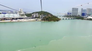 Ngong Ping 360, Hong Kong - 14 Nisan 2024 - Ngong Ping 360, Hong Kong 'daki Lantau Adası' nda bulunan çift kablo teleferik..