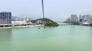 Ngong Ping 360, Hong Kong - 14 Nisan 2024 - Ngong Ping 360, Hong Kong 'daki Lantau Adası' nda bulunan çift kablo teleferik..