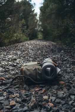 Bazı eski ve terk edilmiş demiryolu raylarında sırt çantasıyla seyahat etmek
