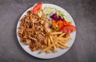 Salata bağış plakası Dner Teller mit Salat 