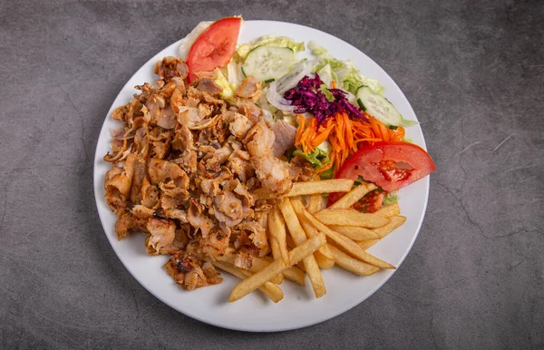 Salata bağış plakası Dner Teller mit Salat 