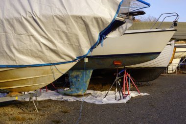 Stockholm, İsveç 'teki otoparkta tekneler var.