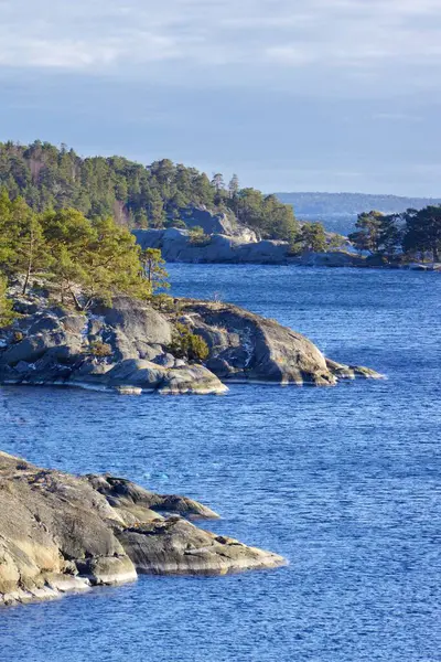  Stockholm takımadalarında güzel bir kış akşamında Bjorno doğa rezervi manzarası