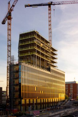 Gece inşaat alanı, manzaraya bak.             