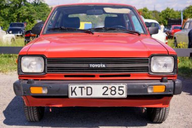 Toyota Starlet 'in ön görüntüsü