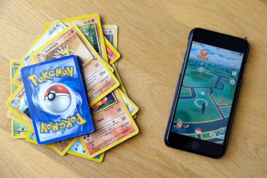 Stockholm, İsveç - 13 Ağustos 2024: Pokemon işlem kartları geçmişi