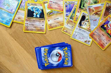 Stockholm, İsveç - 13 Ağustos 2024: Pokemon işlem kartları geçmişi