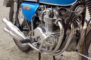 Stockholm, İsveç - 6 Haziran. 2025: Klasik motosiklet Honda 500 Dört - motor görüntüsü