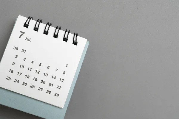 Закрытие Календаря Фоне Серого Стола Планирование Деловой Встречи Планирование Поездки — стоковое фото