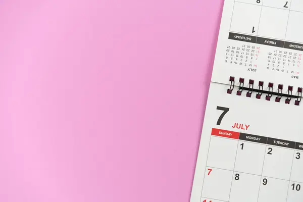 Nahaufnahme Des Kalenders Auf Dem Rosafarbenen Tischhintergrund Planung Für Geschäftstreffen Stockbild
