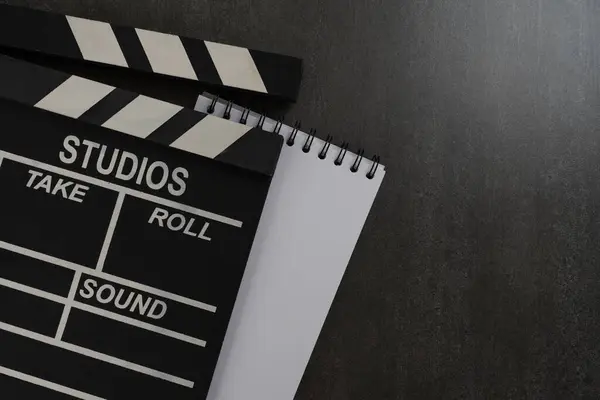 Filmklöppel Auf Schwarzem Tischhintergrund Konzept Für Film Kino Und Videoaufnahmen Stockfoto