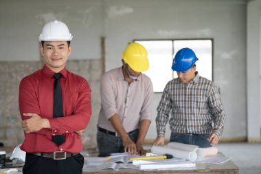 Asyalı mühendislere birlikte istişare edildi ve inşaat, mühendislik ve teknoloji konseptindeki açık havada buluşmayı planladılar.