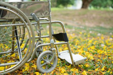Hastanede Park boş tekerlekli sandalye