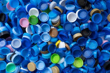 Çevreyi korumak için plastik şişe kapaklarını kapatın, geri dönüşüm, yeniden kullanım, çöp öğütücü, dünyayı kurtarın