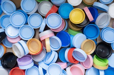 Çevreyi korumak için plastik şişe kapaklarını kapatın, geri dönüşüm, yeniden kullanım, çöp öğütücü, dünyayı kurtarın