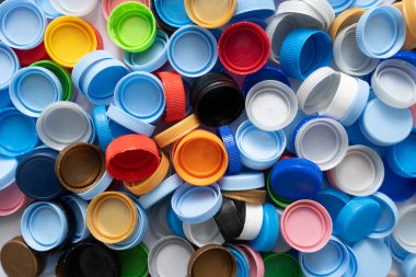 Çevreyi korumak için plastik şişe kapaklarını kapatın, geri dönüşüm, yeniden kullanım, çöp öğütücü, dünyayı kurtarmak için