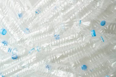 Çevreyi korumak için plastik şişe kapaklarını kapatın, geri dönüşüm, yeniden kullanım, çöp öğütücü, dünyayı kurtarmak için