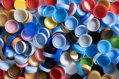Çevreyi korumak için plastik şişe kapağını kapatın, geri dönüşüm, yeniden kullanım, çöp öğütücü, dünyayı kurtarmak için