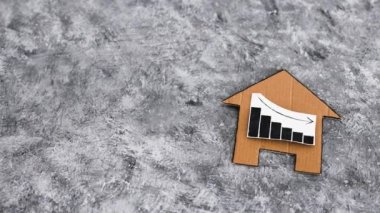 Mülk fiyatları kavramsal videolar düşürüyor, istatistikleri düşen karton evler.