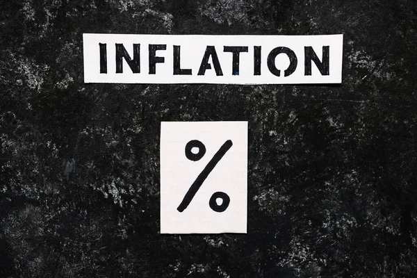 Inflační Text Procentuálním Symbolem Tmavém Pozadí Koncept Ekonomických Bojů Pandemii — Stock fotografie