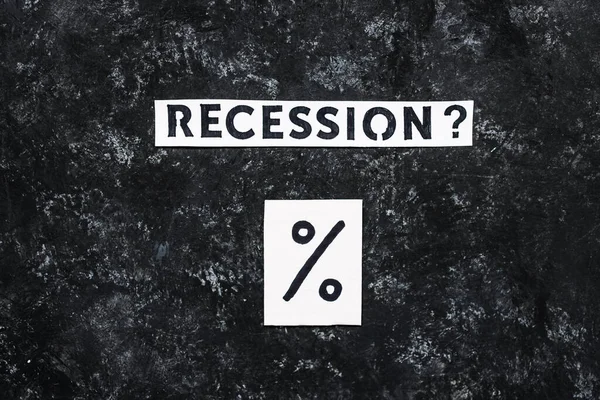 Recessionstext Med Frågetecken Och Procentsymbol Mörk Bakgrund Begreppet Ekonomisk Kamp — Stockfoto