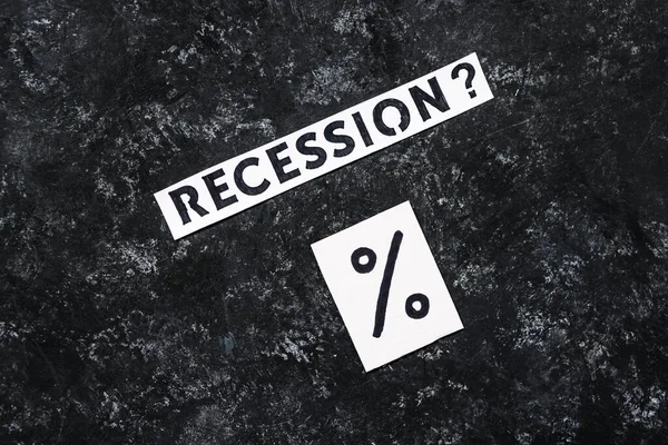 Recessionstext Med Frågetecken Och Procentsymbol Mörk Bakgrund Begreppet Ekonomisk Kamp — Stockfoto