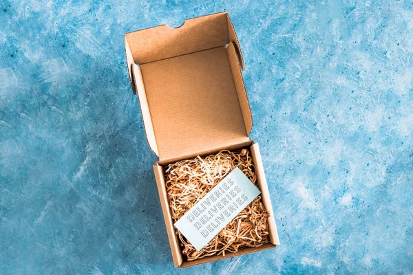 Zakupy Wysyłka Online Okresie Świątecznym Paczka Lub Pudełko Etykietą Dostaw — Zdjęcie stockowe