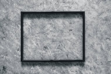Elle boyanmış arkaplanın üzerinde gri beton biçiminde resim ya da metin için kopya alanı olan siyah dikdörtgen çerçeve maketi