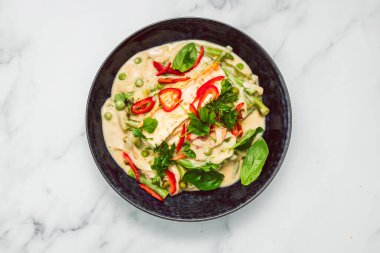 İpek tofulu bitkisel kremalı sebze körisi, sağlıklı vegan yemek tarifleri.