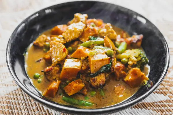 Växtbaserade Pumpa Och Tofu Curry Friska Veganska Livsmedel Recept Stockfoto
