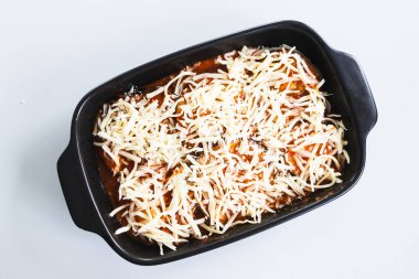 vejetaryen patlıcan parmesan peynirli ve domates soslu sağlıklı yemek tarifleri.