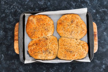 Haşhaş tohumlu ev yapımı ekmek ruloları, sağlıklı vegan tarifleri.