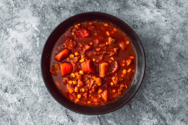 Macar tas kebabından esinlenilmiş sebze güveci, sağlıklı vejetaryen yemek tarifleri