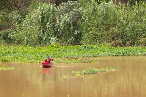 在河里的泰国渔民 — 图库照片