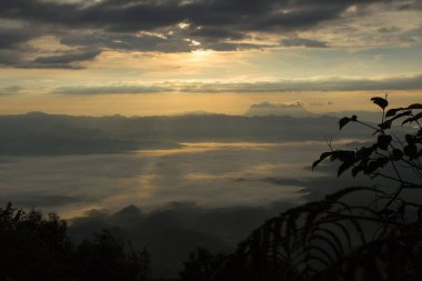 Deniz sis DOI luang chiang dao ile görünümü form DOI Barajı wianghaeng