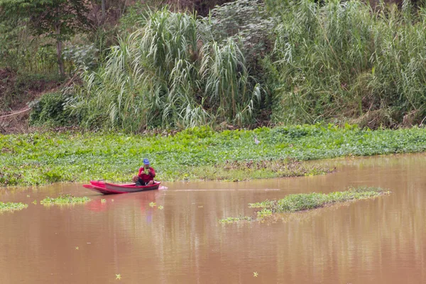 在河里的泰国渔民 — 图库照片