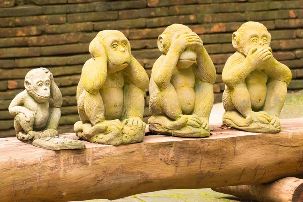 Estatua Monos Templo Tailandés Fotos de stock