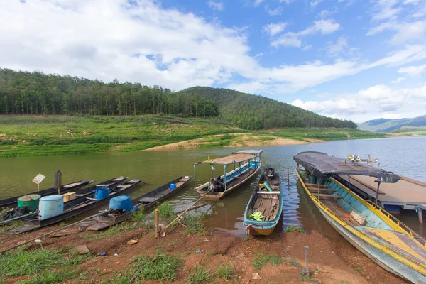 Fartyg Vid Mae Ngad Dammen Och Reservoaren Mae Taeng Chiang — Stockfoto