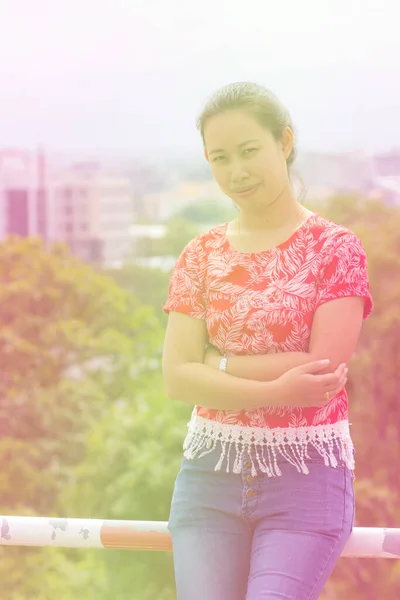 Thajská Žena Portrét Výhledem Město Chiangmai — Stock fotografie