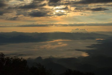 Deniz sis DOI luang chiang dao ile görünümü form DOI Barajı wianghaeng