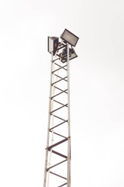 Eski stadyum ışıkları, beyazlar üzerinde izole.